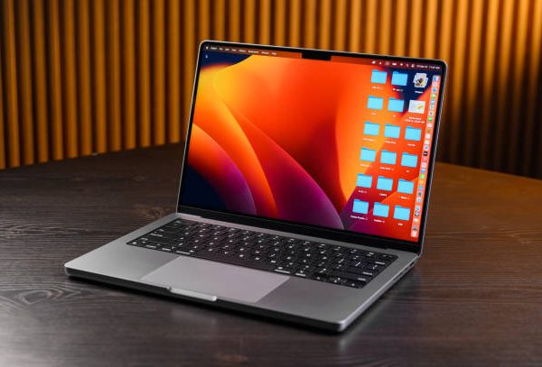 Macbooks/Laptops